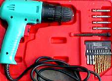 数千円で購入した電動ドリル(必須)