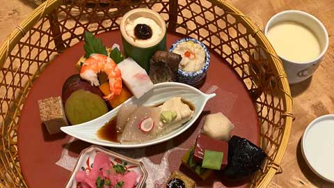 韻松亭でお食事