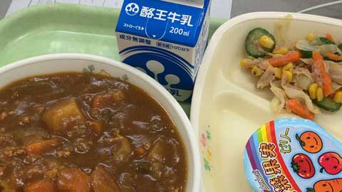 給食はカレー