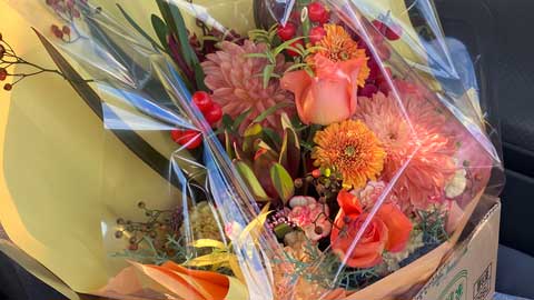 1日遅れで花を調達