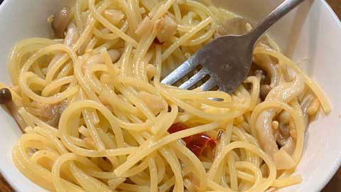 坂井シェフのペペロンチーノ